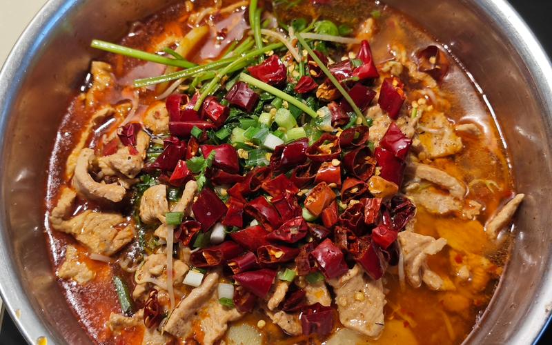 水煮肉片的家常做法麻辣香锅_香辣水煮肉片的做法_香辣过瘾水煮肉片​