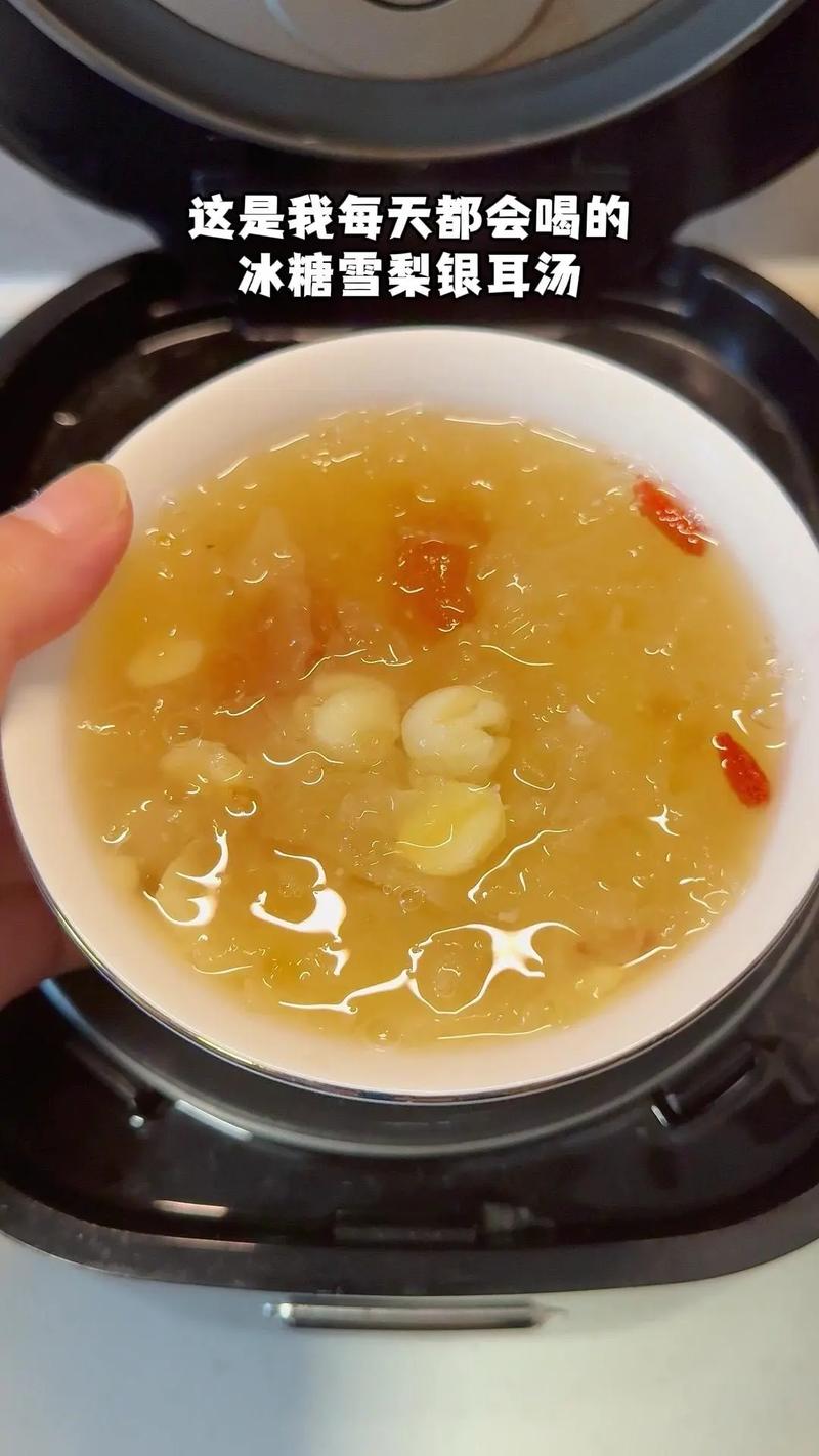 冰糖银耳羹的营养价值_冰糖银耳羹做法_酸甜可口冰糖银耳羹​